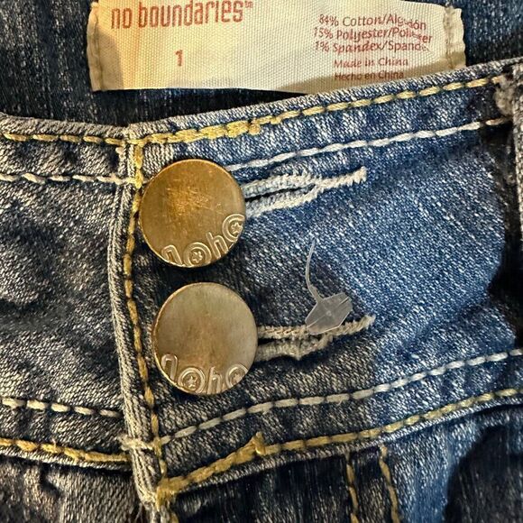 No Boundaries Denim Shorts Size 1 - Picture 7 of 9